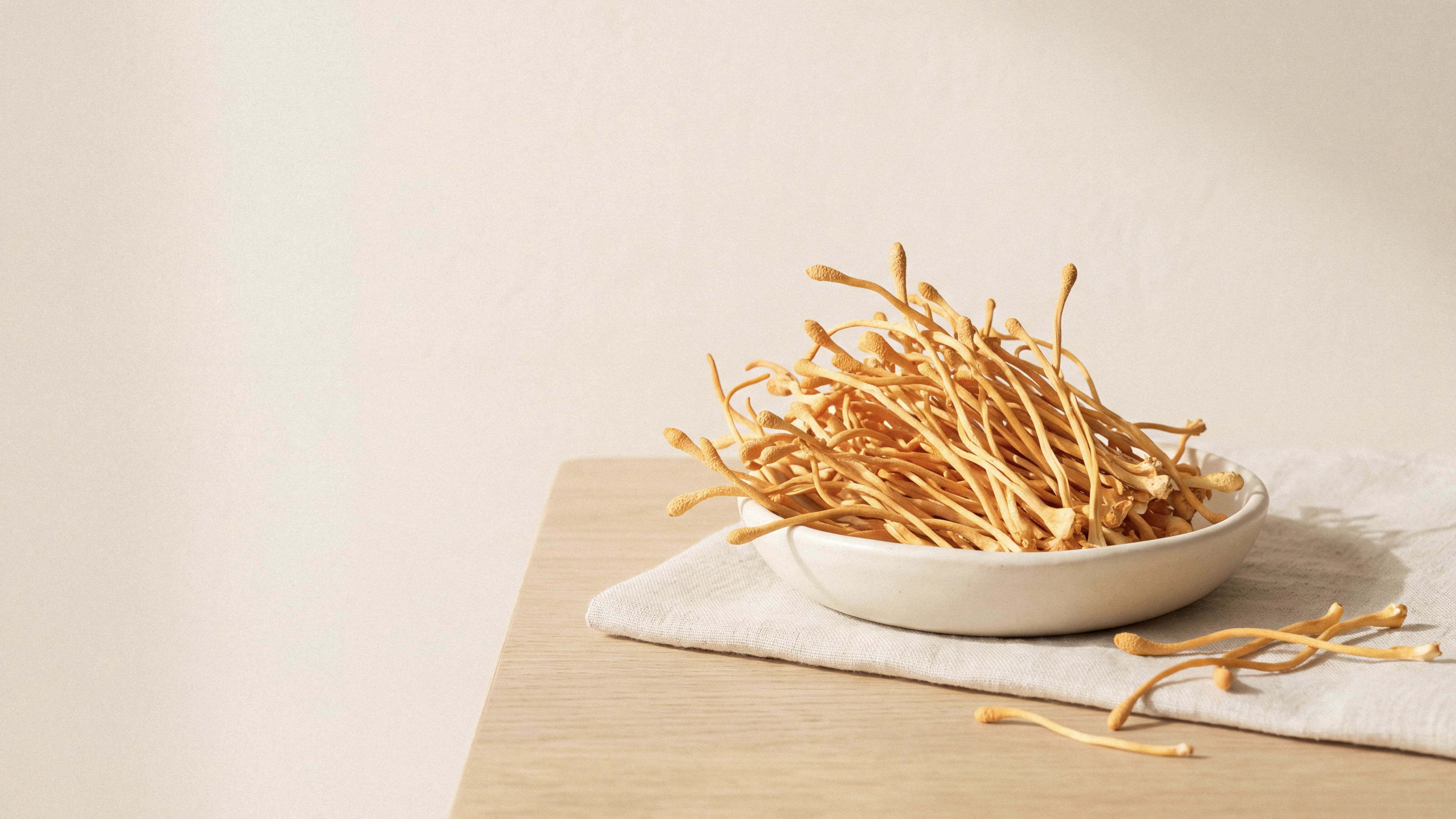 Orange cordyceps militaris mushroom in on a ceramic plate